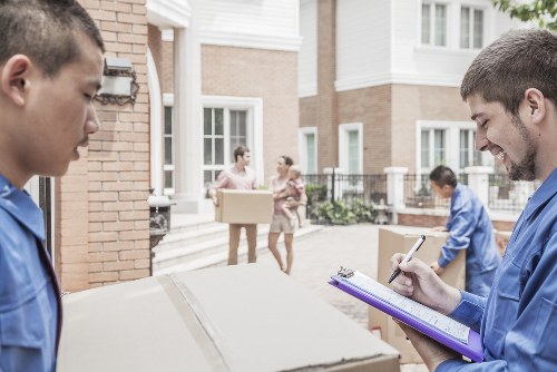 Furniture pick-up service for homes in Castelnau