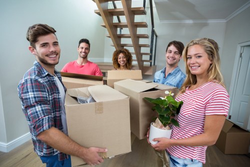 Removal van service for homes in Castelnau