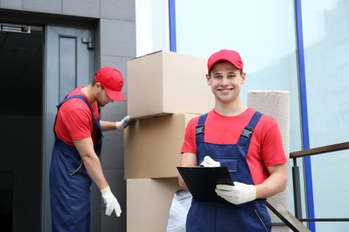 Removal truck hire services for Castelnau household moves