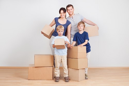 Local van service helping with house and flat moves in Castelnau