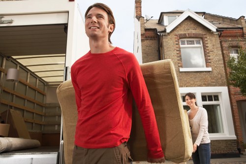 Packing and furniture handling for a house move in Castelnau