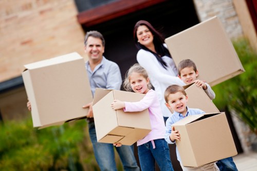 House removals support for Castelnau family homes