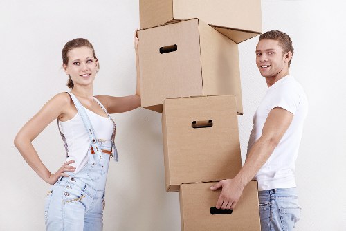 Packing and moving office furniture for a Castelnau workplace